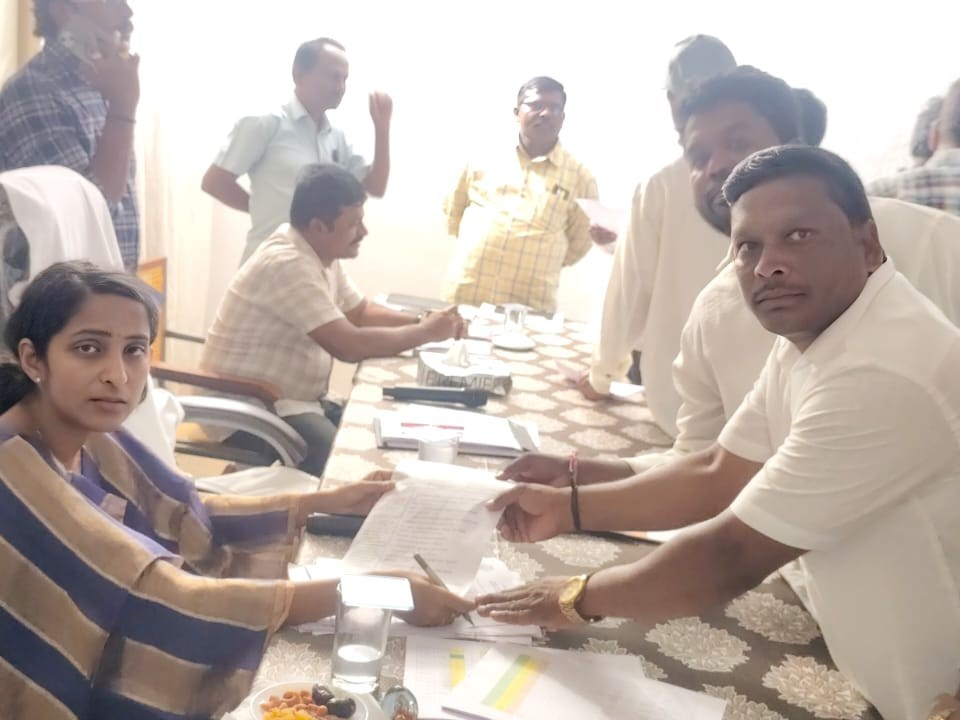 నెలసరి జీతభత్యాలు చెల్లించాలి: పెసా కమిటీ