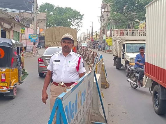 ట్రాఫిక్ నియంత్రణకు పోలీసుల చర్యలు
