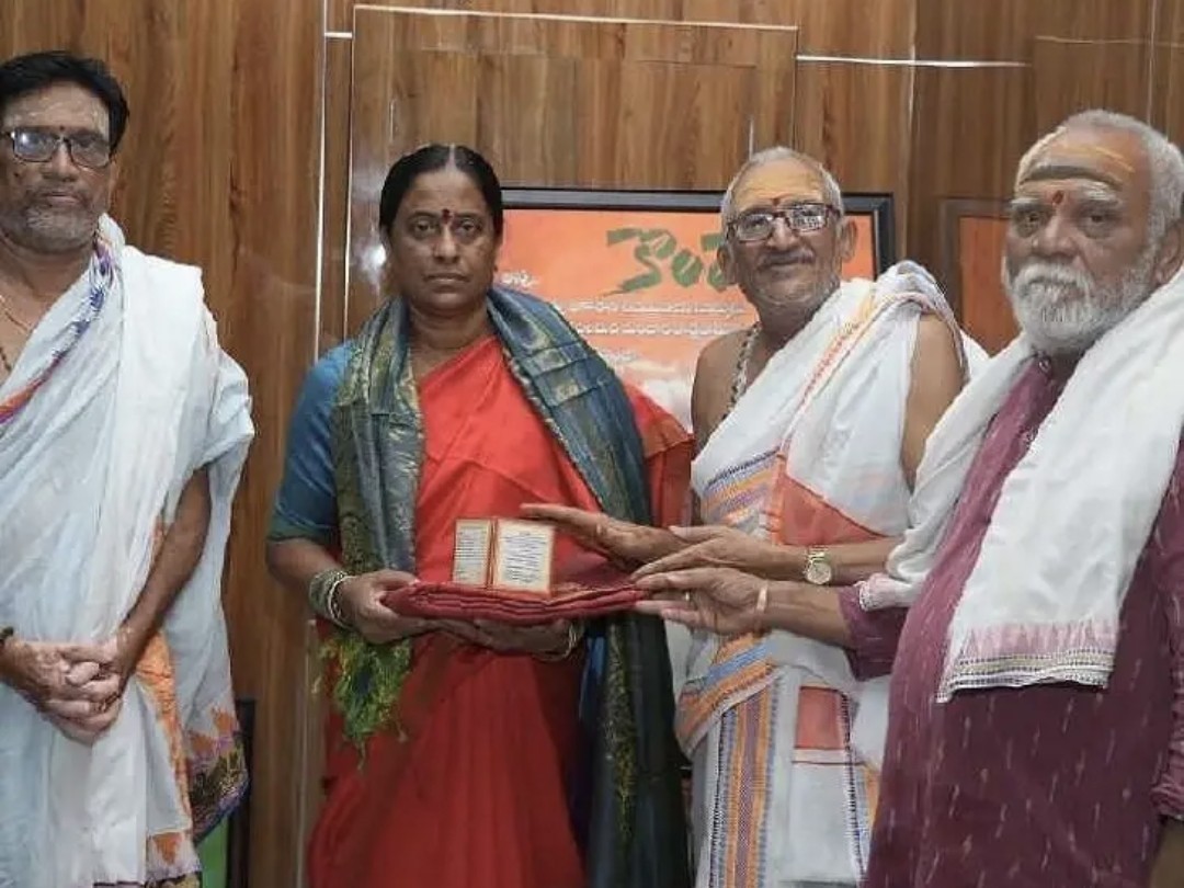 అర్చకుల సమస్యలు త్వరలో పరిష్కారం: మంత్రి