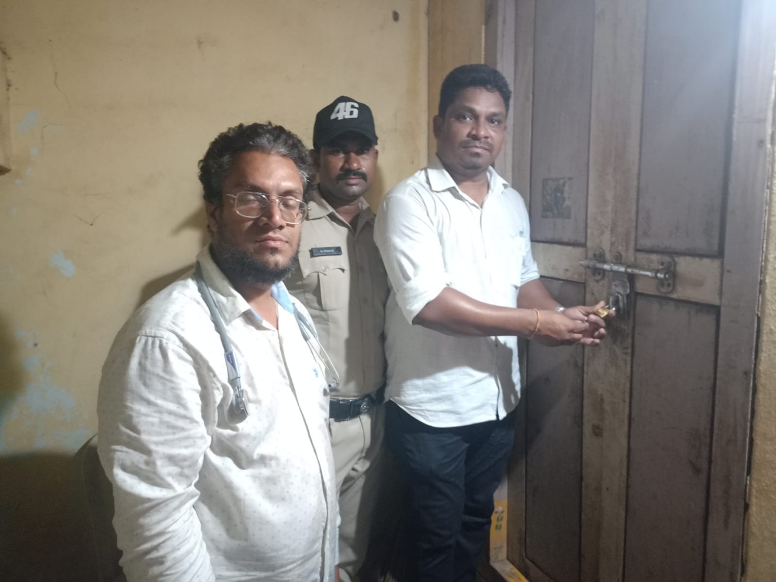 వేలేరుపాడులో ఆర్ఎంపీ క్లినిక్ సీజ్