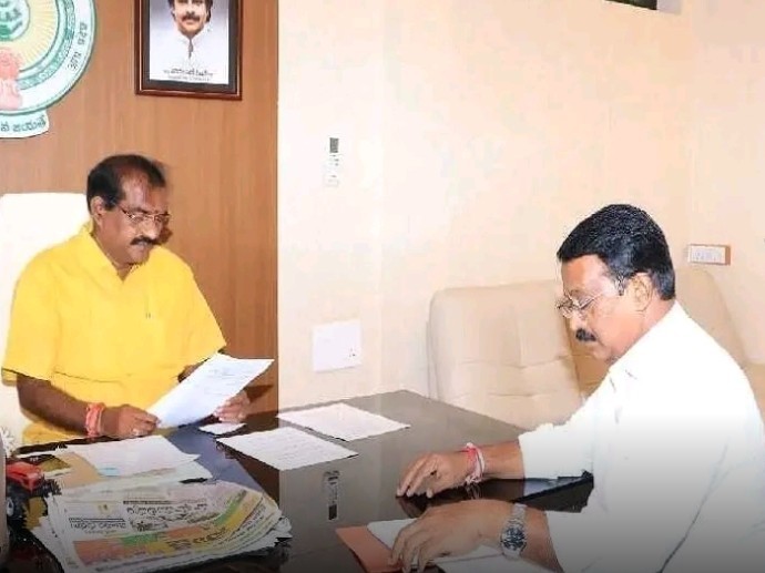 మంత్రి నిమ్మలతో ఎమ్మెల్యే బుడ్డా భేటీ