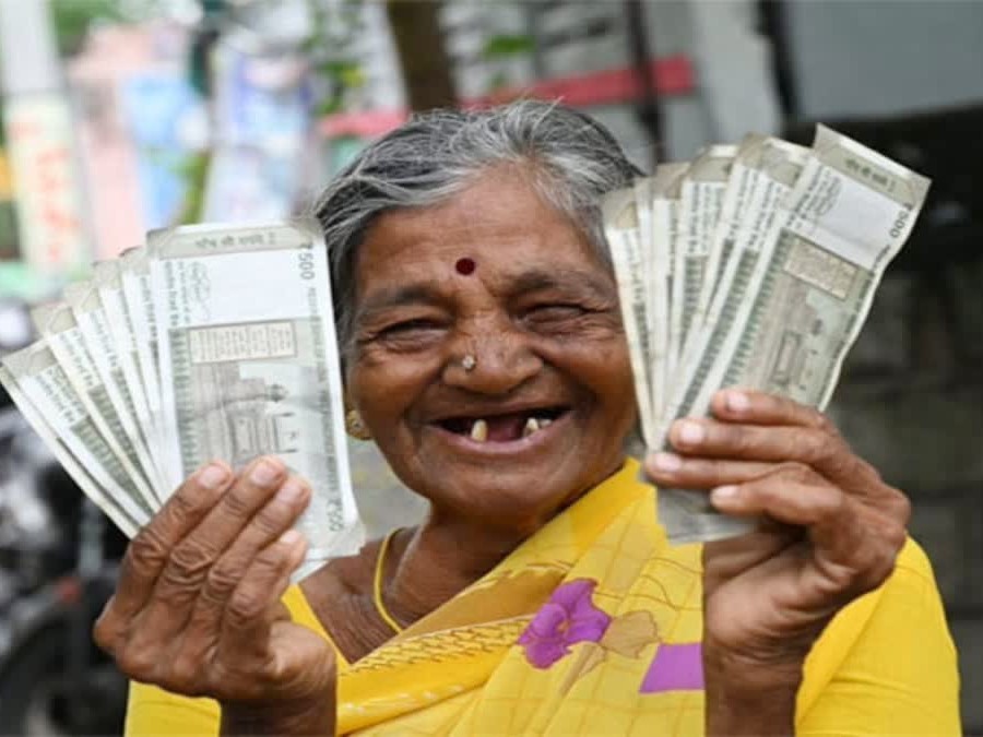 కొత్త పింఛన్ కోసం పేదల తిప్పలు..