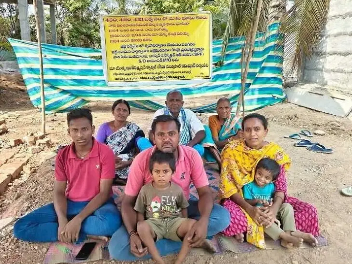 భూ హక్కుల కోసం కుటుంబం వేడుకోలు