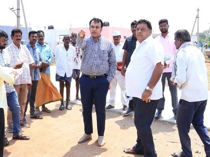 నర్మెట్టలో ధాన్యం కొనుగోలు కేంద్రాన్ని పరిశీలించిన కలెక్టర్