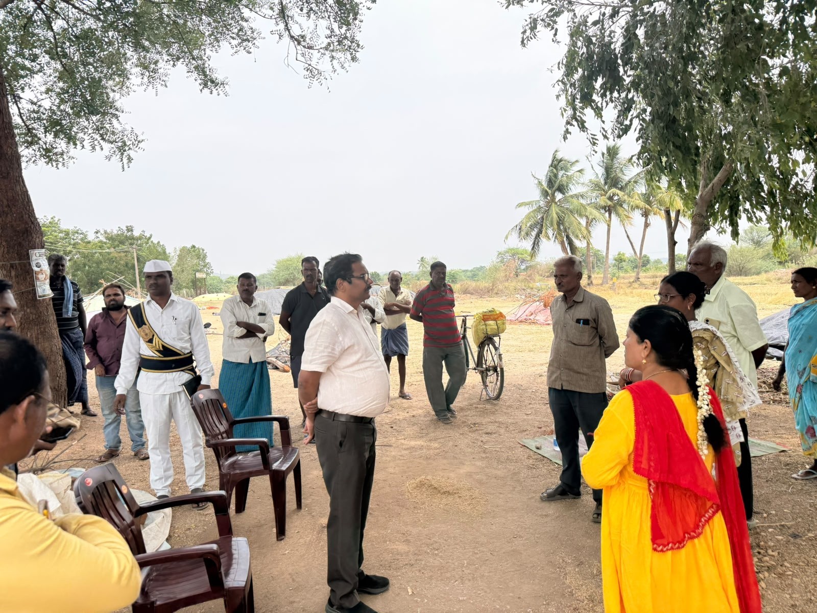 మల్యాల కొనుగోలు కేంద్రాన్ని సందర్శించిన అ. కలెక్టర్