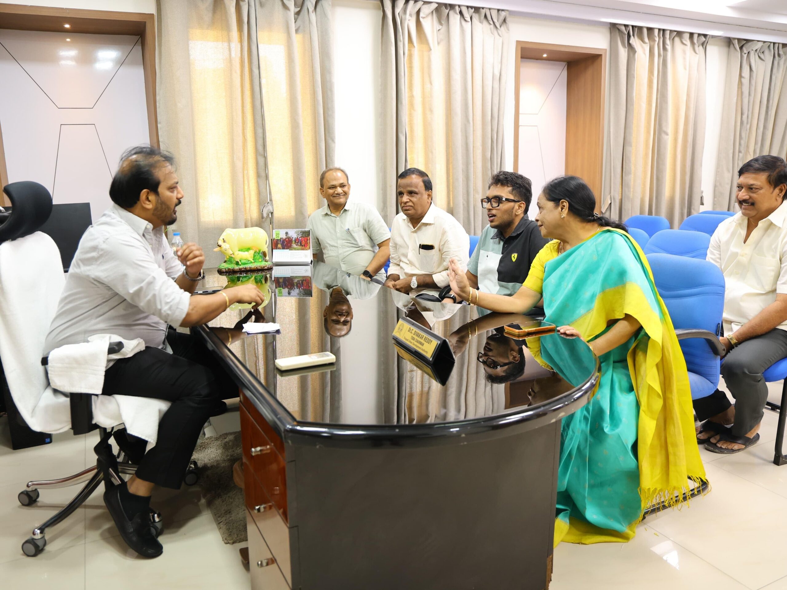 తుడా ఛైర్మన్‌ను కలిసిన సుగుణమ్మ