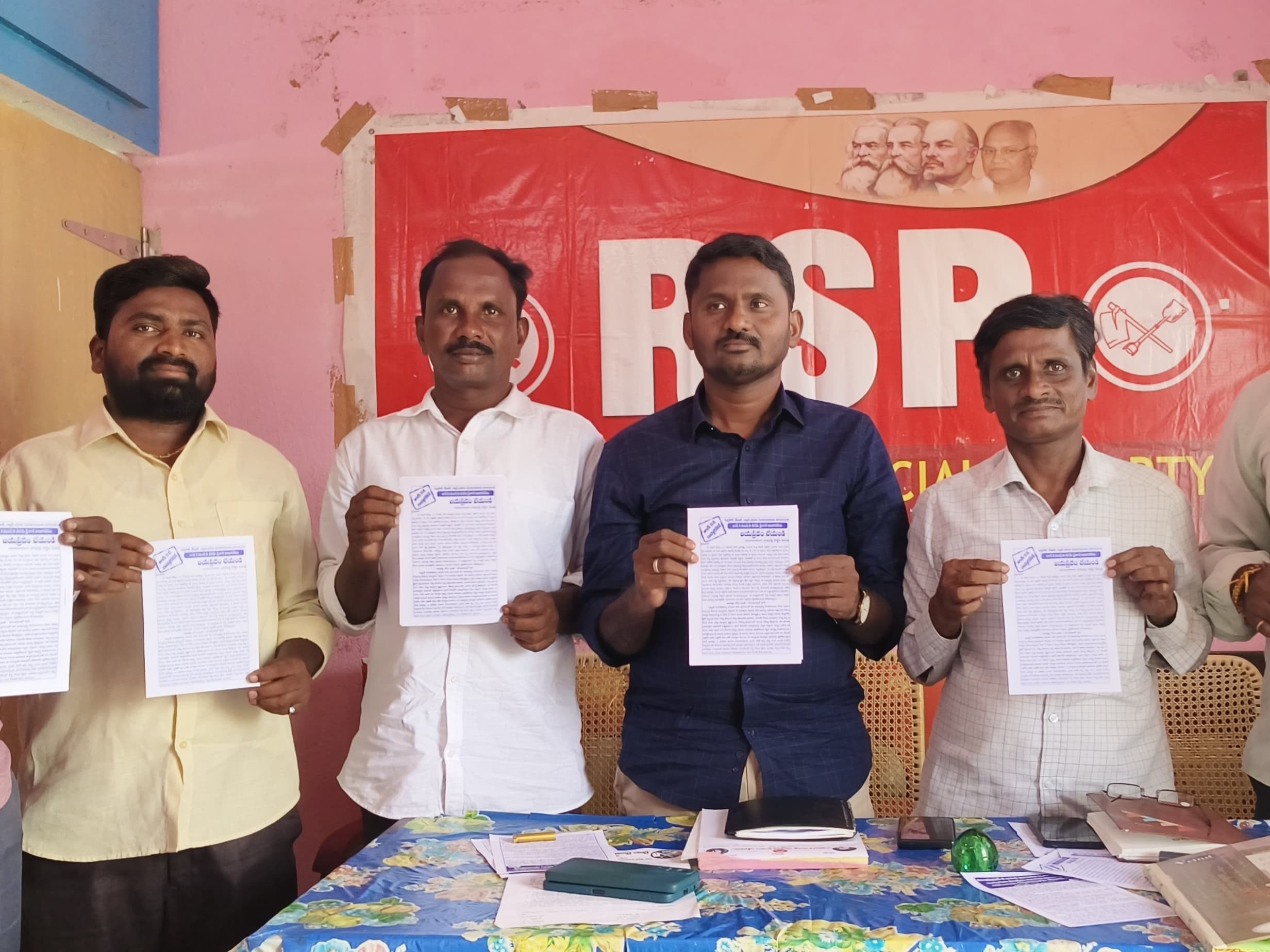 పెట్రోల్, డీజిల్ ధరలు తగ్గించాలి: ఆర్‌ఎస్‌పి