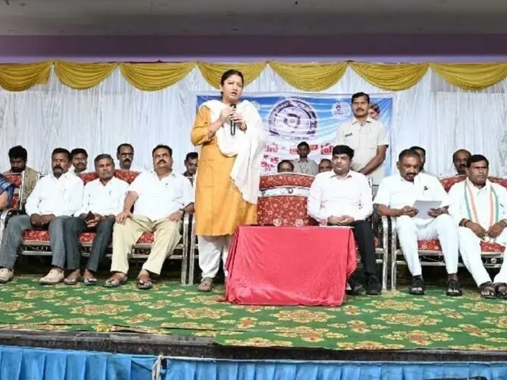 అభివృద్ధి పనుల సంక్షేమ పథకాల అమలుపై చర్చలు