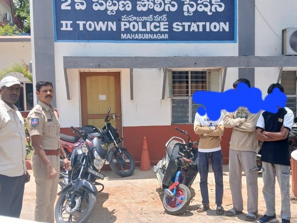 ‘బైక్ స్టంట్లకు పాల్పడితే కఠిన చర్యలు’