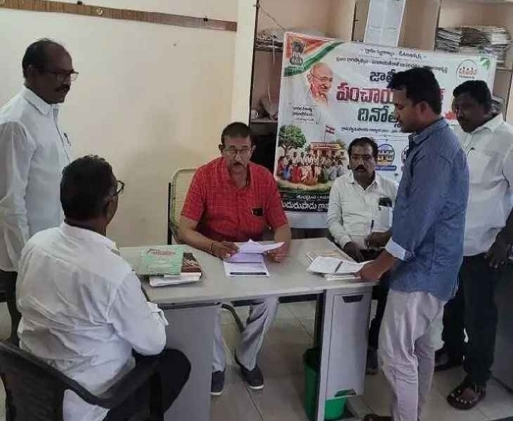 నుదురుపాడు సచివాలయాన్ని తనిఖీ చేసిన డీపీవో