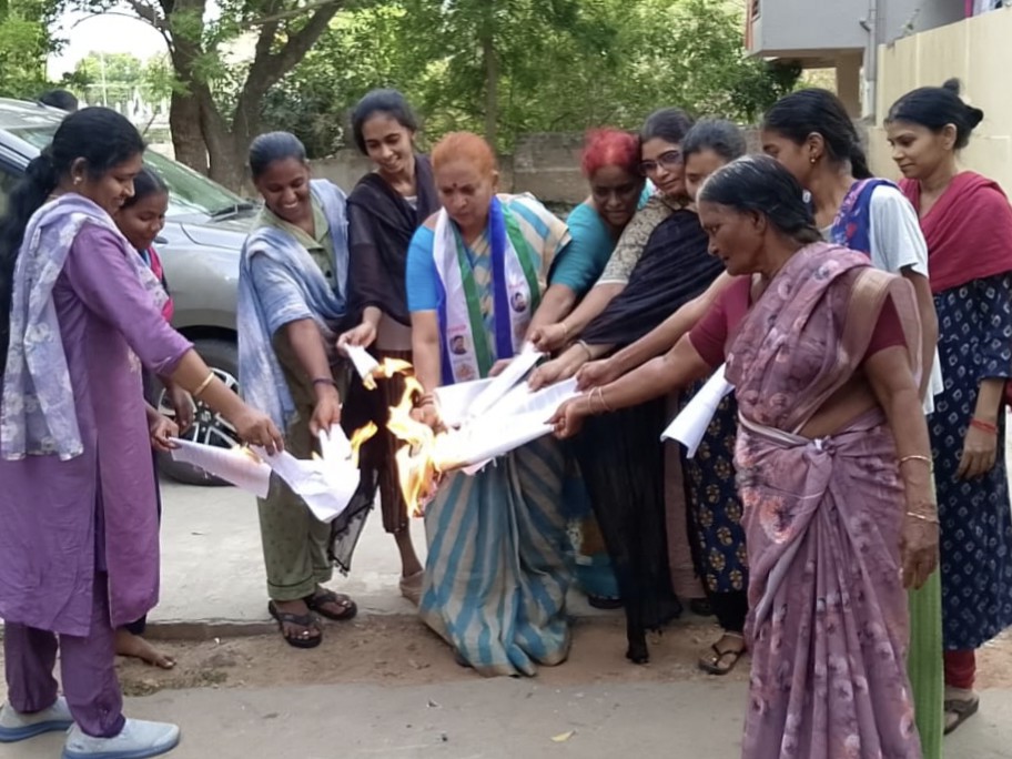 “వెన్నుపోటుకు రెండేళ్లు” టీడీపీ హామీలపై వైసీపీ నిరసన