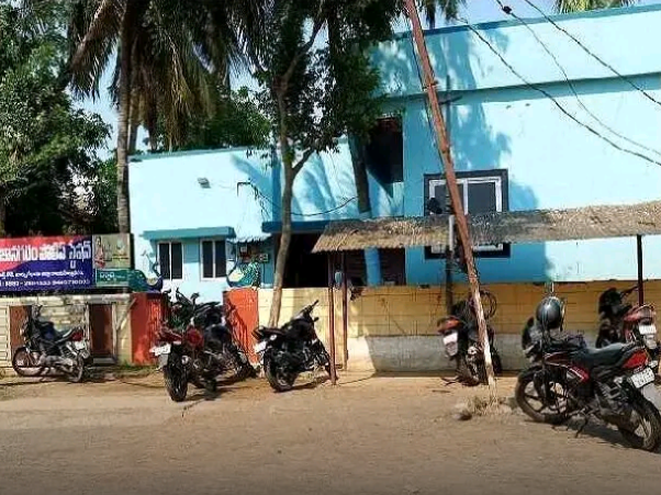 అన్నదమ్ముల మధ్య సరిహద్దు వివాదం.. కర్రలతో దాడి