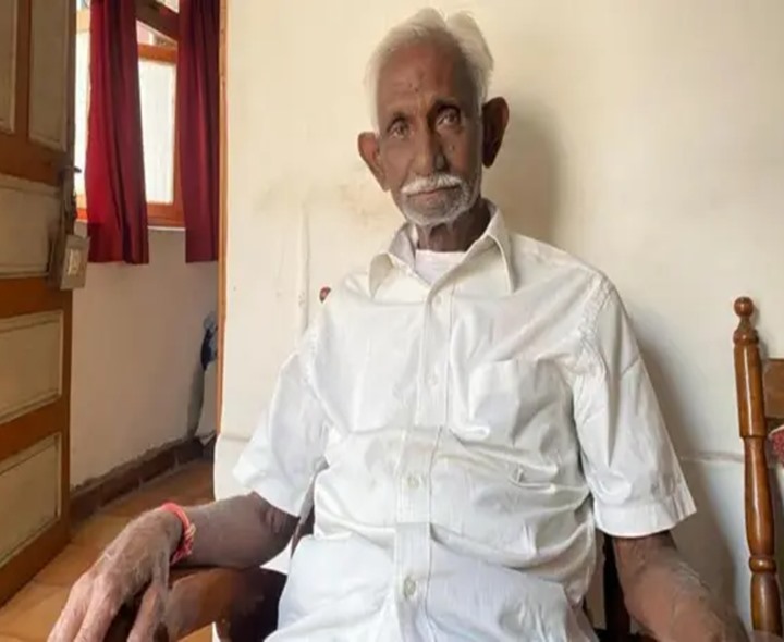 లా సెట్‌లో మెరిసిన 60 ఏళ్ల మాజీ మావోయిస్టు
