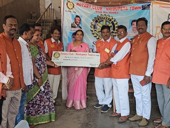 ఆర్‌‌వో ప్లాంట్‌కు రూ.2.5 లక్షల విరాళం అందజేత