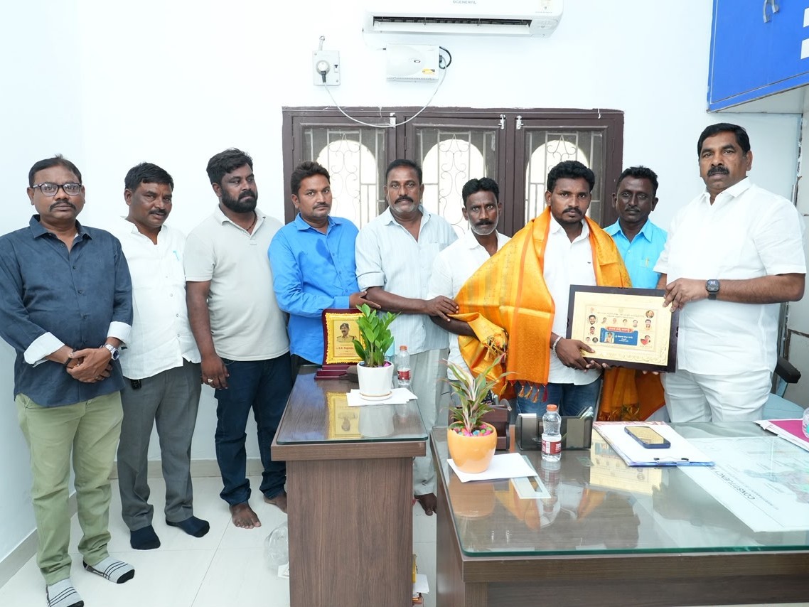 సర్పంచ్ చిట్టూరి రాజుకు ‘దళిత రత్న’ అవార్డు
