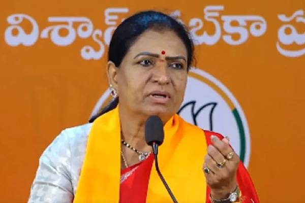 పబ్లిసిటీ, పాపులారిటీపైనే రేవంత్ శ్రద్ధ: డీకే అరుణ