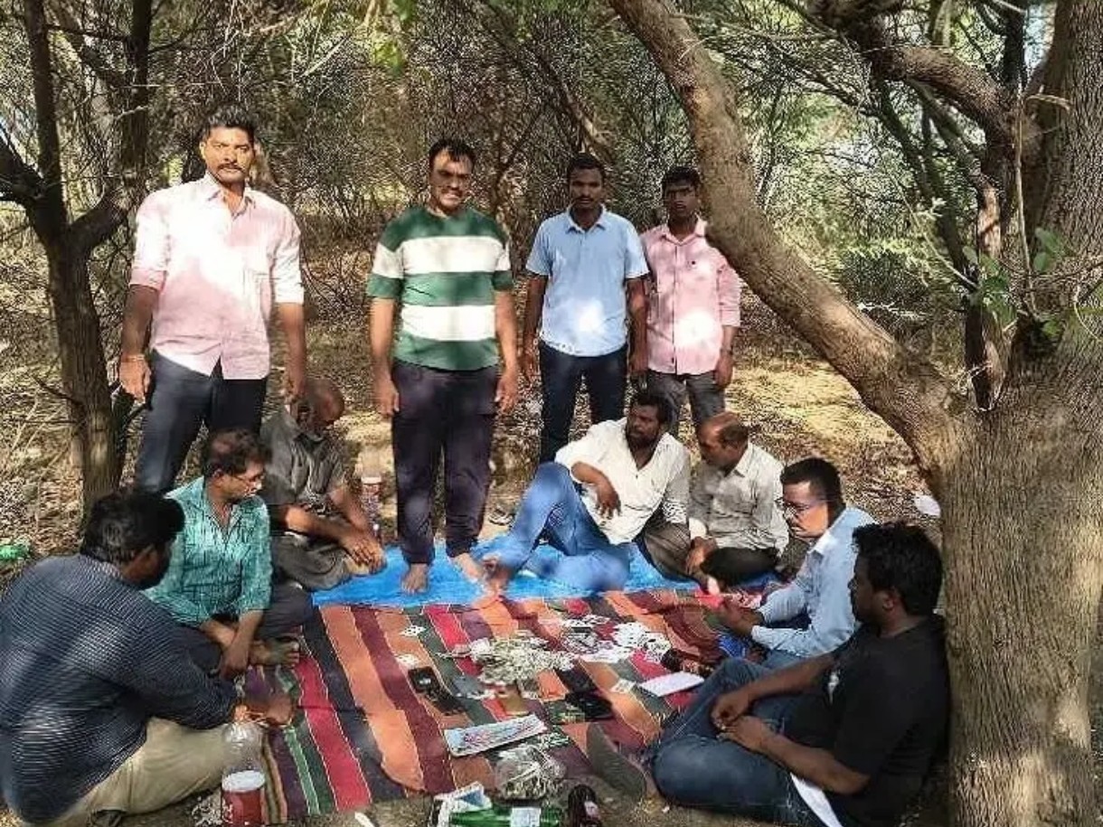 పేకాట శిబిరాలపై పోలీసుల దాడి.. ఏడుగురు అరెస్ట్