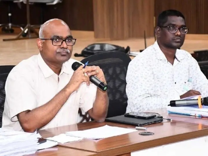 10 మంది బీఎల్వోలకు షోకాజ్ నోటీసులు