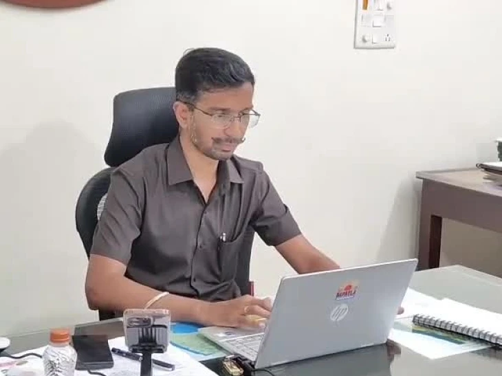 ఓటర్ల జాబితా పనుల్లో జాప్యం.. కలెక్టర్ ఆగ్రహం