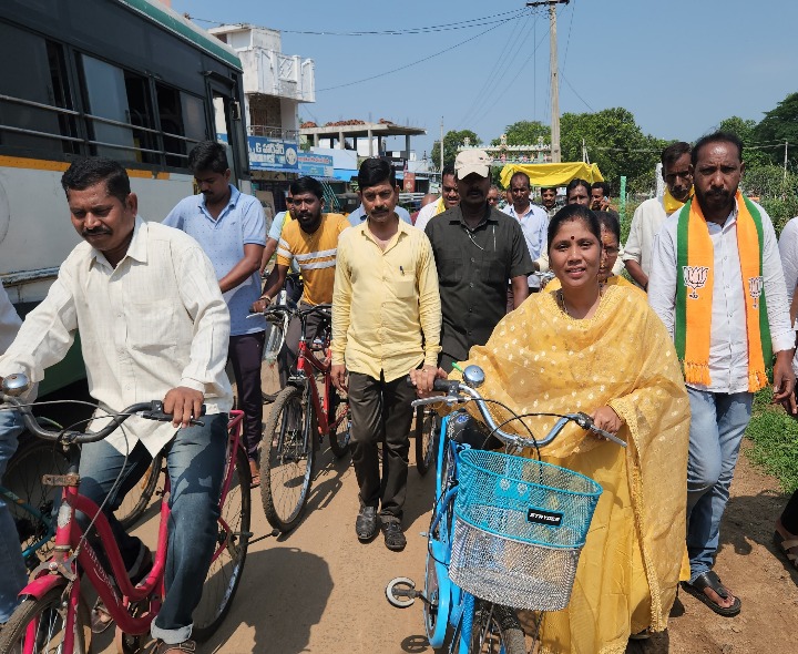 పర్యావరణ పరిరక్షణకు ప్రజలు భాగస్వామ్యం కావాలి: MLA