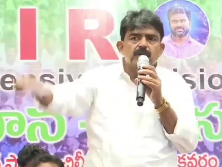ఇళ్ల పట్టాలను ఎవరికీ ఇవ్వొద్దు: మాజీ మంత్రి