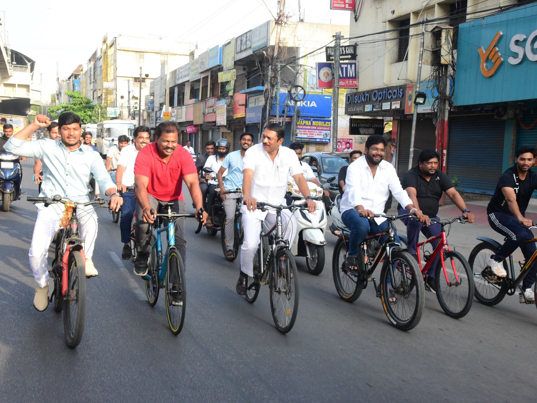 సైకిల్ ర్యాలీలో పాల్గొన్న ఎమ్మెల్యే