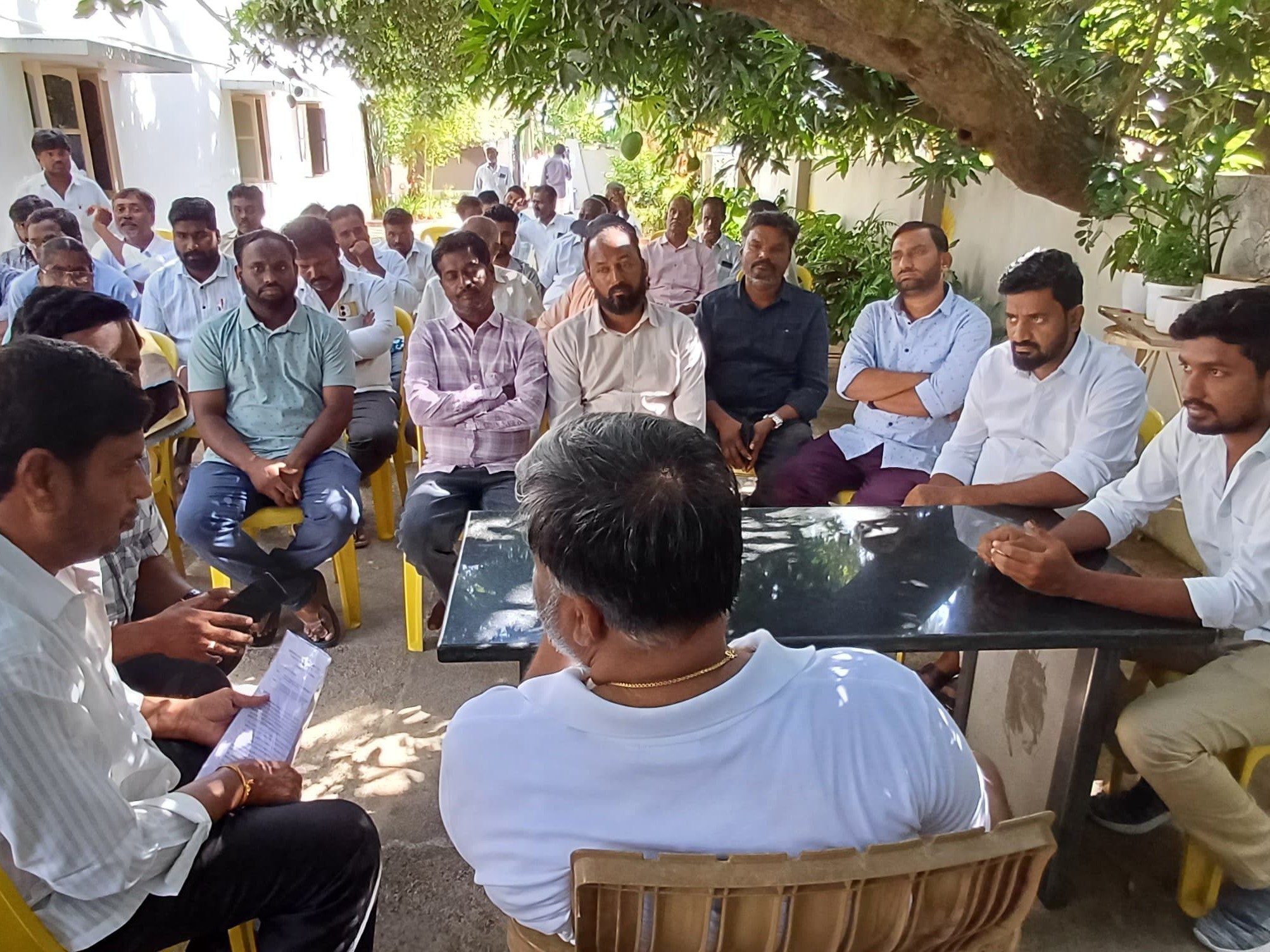 ‘అధికారులు చొరవ చూపాలి’