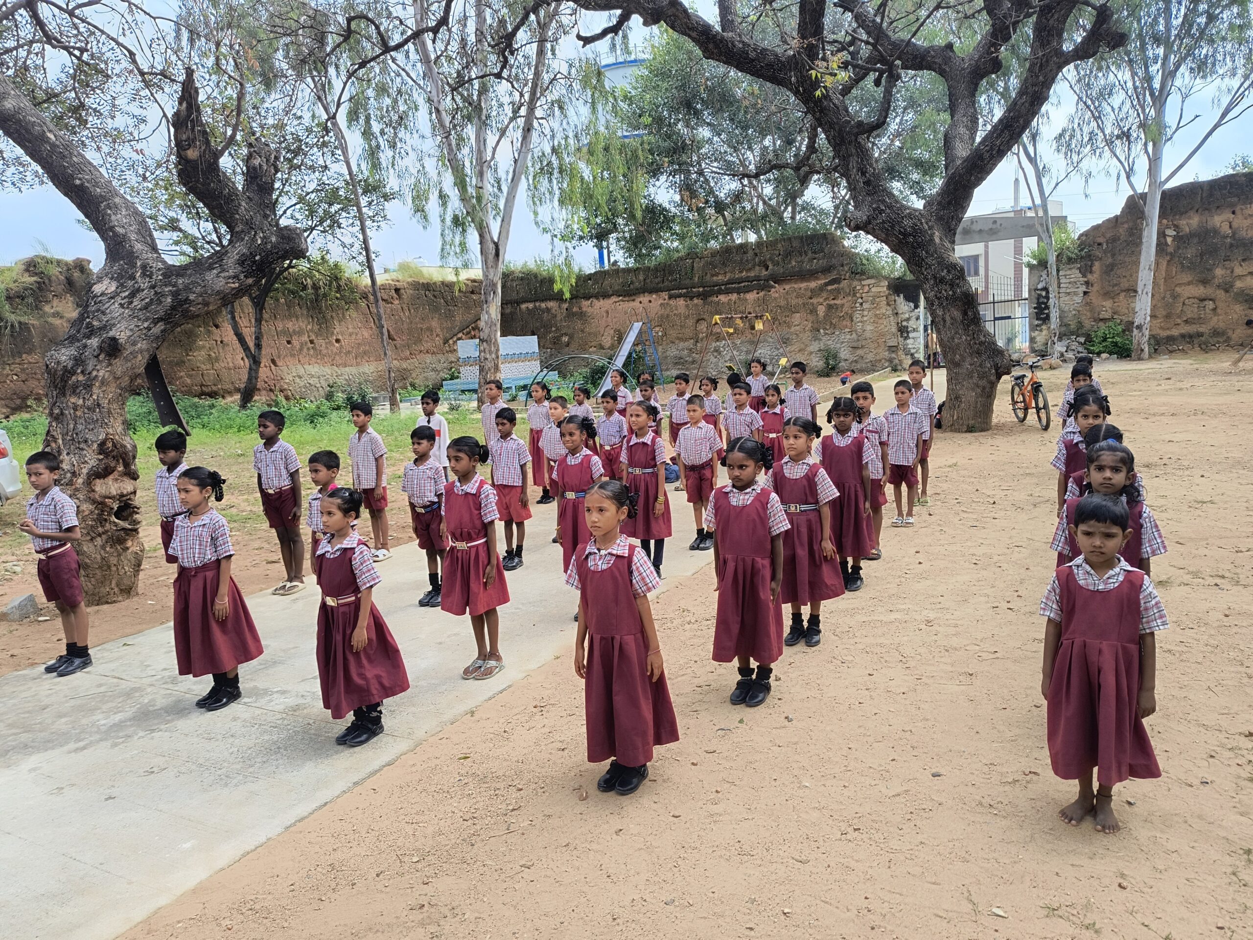 ప్రీ ప్రైమరీ బోధకురాలు, ఆయా నియామకాల కోసం దరఖాస్తులు