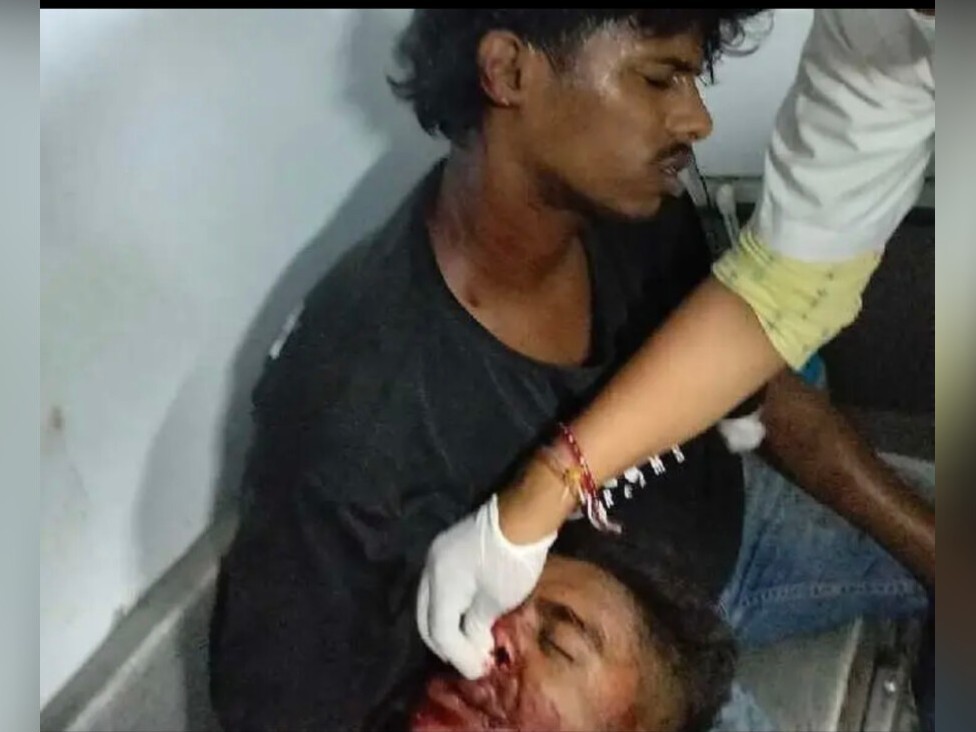 రోడ్డు ప్రమాదం.. ముగ్గురు విద్యార్థులకు గాయాలు