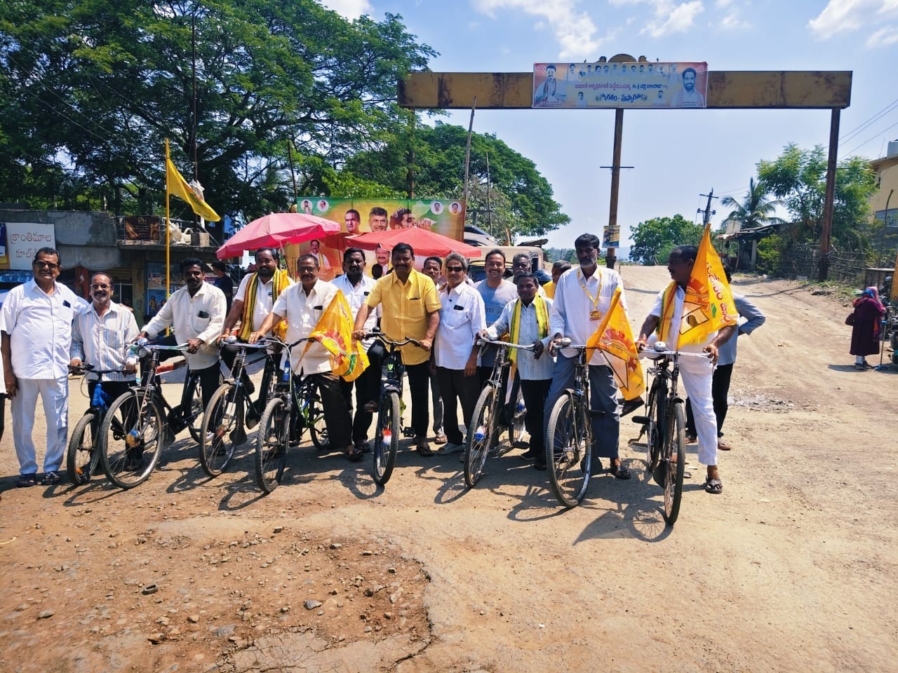 పర్యావరణ పరిరక్షణలో భాగంగా సైకిల్ యాత్ర