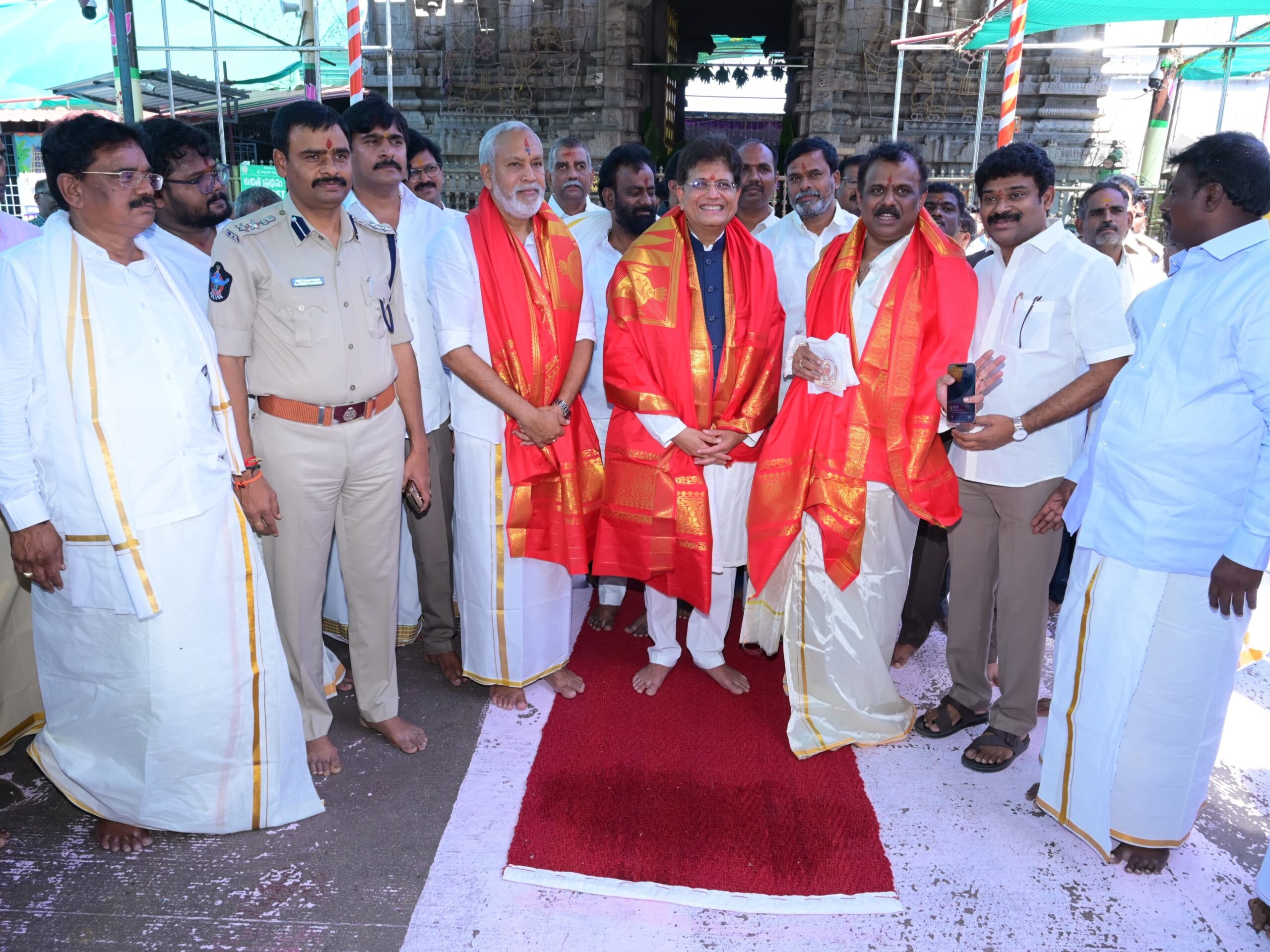 కేంద్రమంత్రి పియుష్ గోయల్‌కు ఘన స్వాగతం