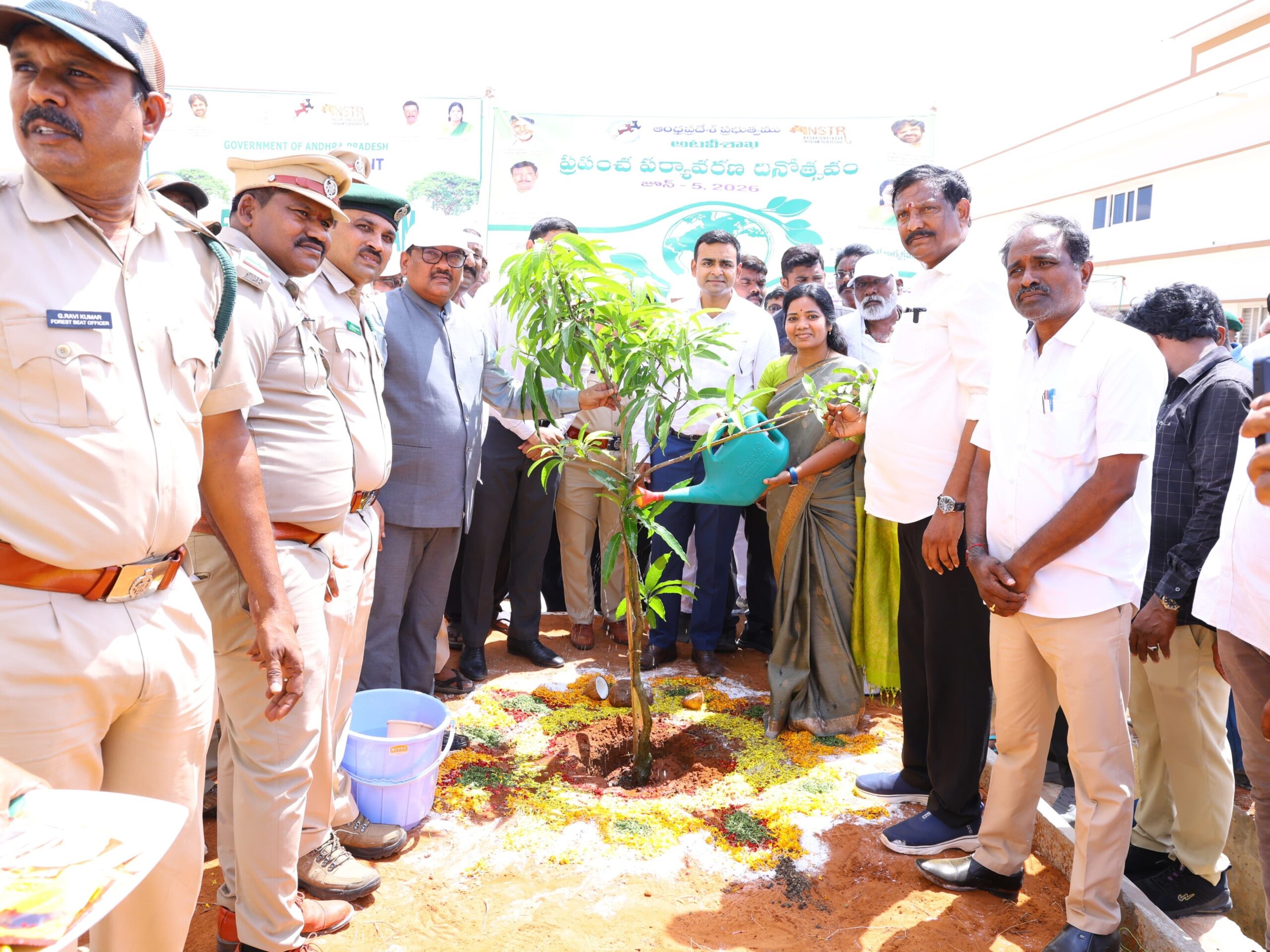 ప్రతి ఒక్కరూ మొక్కలు నాటాలని పిలుపునిచ్చిన ఎమ్మెల్యే