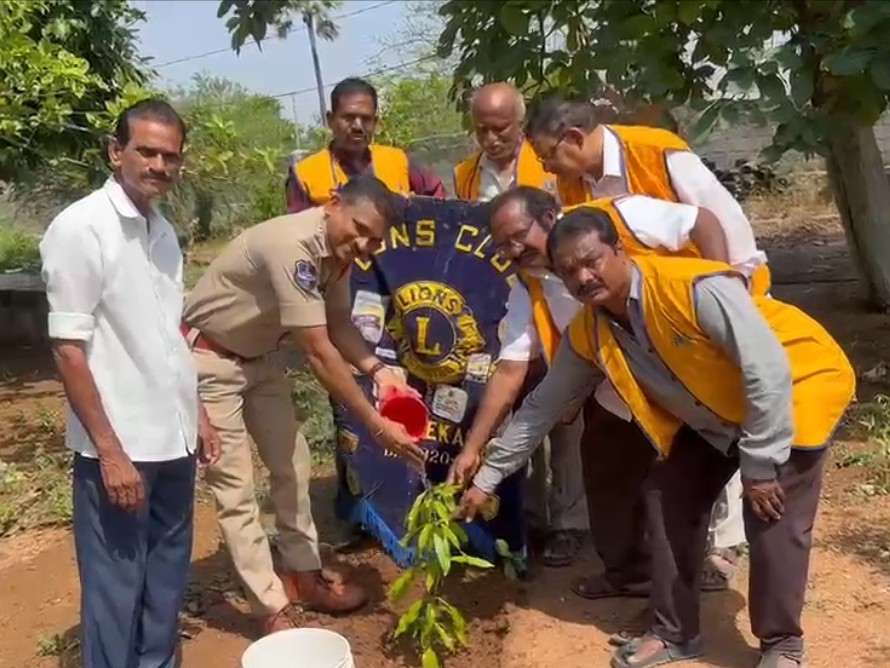 పర్యావరణ పరిరక్షణ ప్రతి ఒక్కరి బాధ్యత: సీఐ