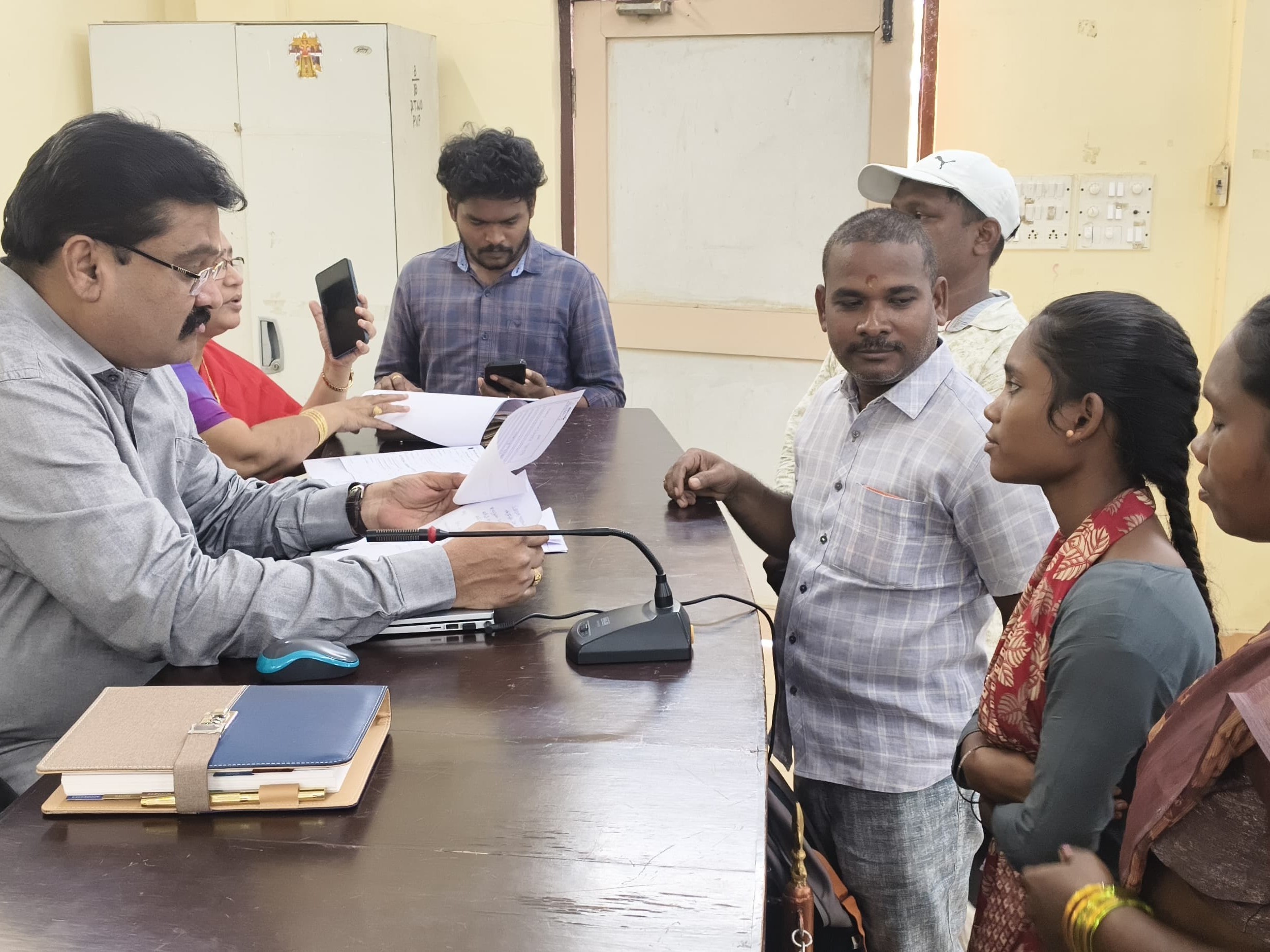 ఐటీడీఏ ప్రజా ఫిర్యాదుల వేదికకు 13 అర్జీలు